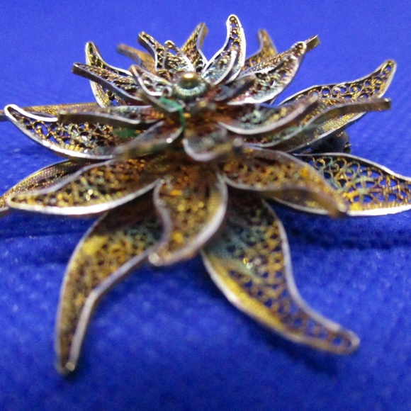 925 STERLING SILVER GOLD Plated Flower Brooch - Picture 7 of 8